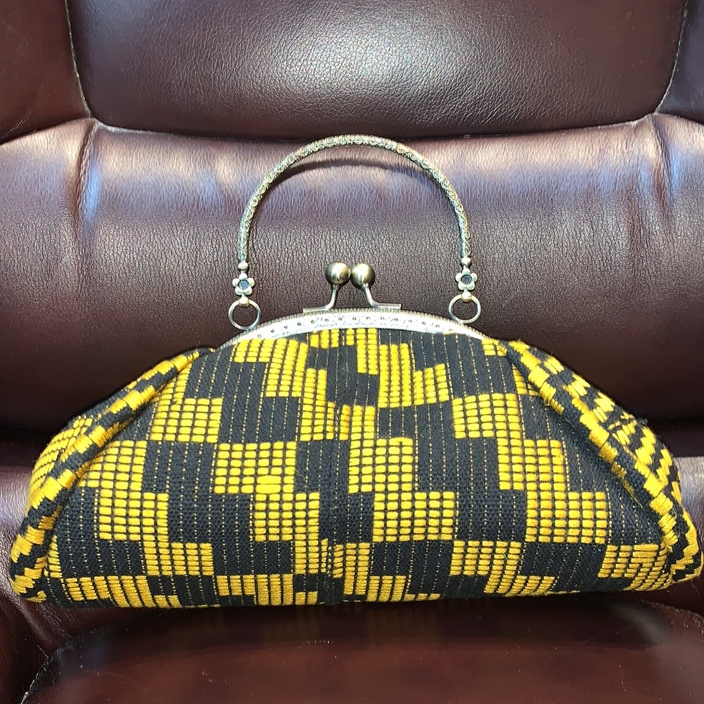 Unique Clasp Purse Handbag - Picture 6 of 12